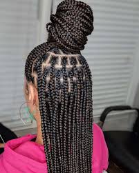 Such a hairstyle really suits every woman regardless of what face shape she has. Knotless Braids Vs Box Braids How To Differences Styles