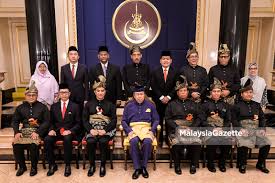 Yang amat berhormat tuan amirudin bin shari ahli dewan negeri : Sultan Selangor Bersama Barisan Exco Kerajaan Negeri Selangor Yang Baharu