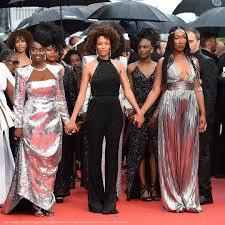 Une prise de parole choc, au nom des hommes et femmes qui ne l'ont pas. Pin By Kearn Cherry Prn Home Care On Movie Stars Celebrities Red Carpet Looks Women Black Women