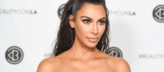 Kim Kardashian saisit la justice contre un homme qui lui a envoyé une  pilule du lendemain