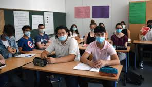 Kulit kombinasi memiliki area yang berminyak sekaligus kering. Foto Siswa Di Negara Bagian Jerman Wajib Masker Saat Masuk Sekolah Global Liputan6 Com