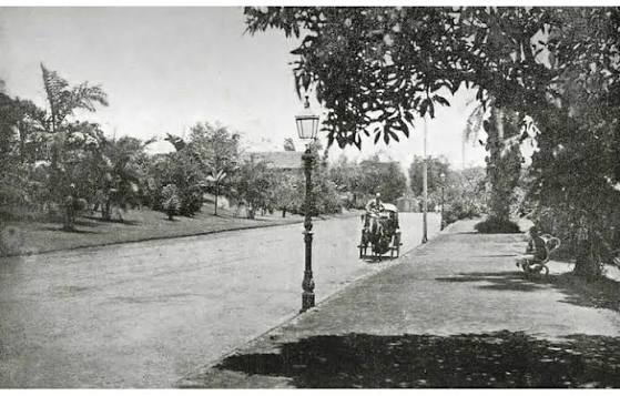 1855 India, Bombay. The Old Back Bay viewed from Malabar Hill.