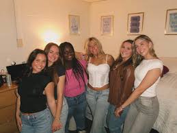 i love you strangers🤍