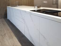 El color blanco en la encimera de la cocina proporciona una base neutra sobre la que combinar el resto del mobiliario. Encimera Porcelanica Segun Tu Estilo Grespania Blog