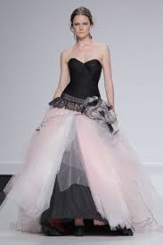 Da quasi un trentennio le sorelle agnello anna e lisa, di origine veneta, lavorano con grande passione e professionalità nel settore alta sartoria. Abiti Da Sposa Colorati 2014 Abito Rosa E Nero Abiti Da Sposa Neri Abiti Da Sposa Colorati Abiti Da Sposa