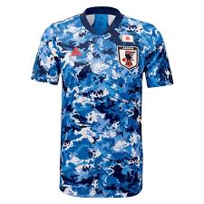 Possui tecnologia que retém o suor, eliminando o calor se ajustando ao corpo, proporcionando conforto nos movimentos. Camisa Selecao Do Japao 2020 Uniforme Titular Jogador Climalite