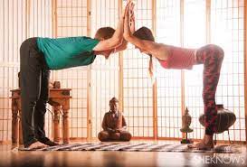 Stay in mountain pose for a few breaths to focus and clear your mind before starting your practice. Partner Yoga Poses For Beginners Partner Yoga Paare Yoga Posen Yoga Posen Fur Anfanger