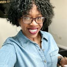 Sandra Lash's Instagram, Twitter & Facebook