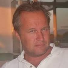 Thea Larsen (@TheaBL)