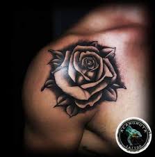 Placing a beautiful rose flower on your shoulder allows the tattooed to debut the artwork without being placed in the awkward position of stripping in random places to show the rest of the work. New Tattoo Shoulder Old School Flower Ideas Rose Tattoos For Men Flower Tattoo Shoulder Rose Shoulder Tattoo