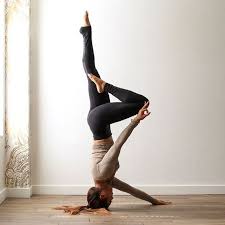 Treat Every Change As A Blessing In Disguise As Some Of You May Know I Ve Been Working Through A Pretty Bad Shoulder Headstand Yoga Yoga Asanas Yoga Photos