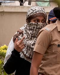 The actions of Pune murder accused Siya Goyal have triggered widespread  outrage on social media. While being escorted by Pune Rural Police from her  Market Yard residence, the 20-year-old prime accused was