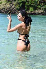 Ravello e amendola rendon credibile e dolce la loro virile amicizia, mentre a fornir carattere ad un contesto slegato sono ida di benedetto e la lussureggiante youma. Youma Diakite Nuda Youma Diakite Nude Pictures Gallery My Hotz Pic