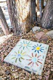Beautiful used as a stepping stone or propped up in garden or deck or porch for colorful decoration. Creative Diy Mosaic Garden Projects The Garden Glove