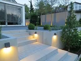 Pin Von Marysia Gajewska Auf Eingang Winkelsteine Abschussiger Garten Moderner Garten