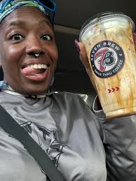 7brew girlies, go get your free bags today! 💙