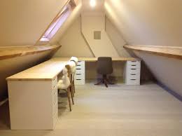 mooi bureau in lage zolderkamer zolder ideeen zolder verbouwen kleine zolder