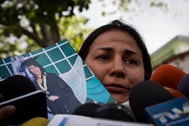 No voy a firmar nada hasta que no vea que es mi hermana” • Crónica Uno