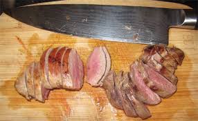 Per la preparazione di questa ricetta occorrono 600 g di spinaci già puliti, perciò dovete in una piccola padella tostate i pinoli, senza aggiungere grassi, per circa 1 minuto. Petto Di Piccione Con Spinaci Pinoli Ed Uvetta Mangiare Bene