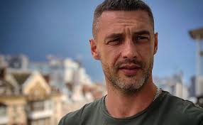 Черный обряд» призналась, что предпочла бы сохранить происходящее в её семье втайне. Zvezda Nichto Ne Sluchaetsya Dvazhdy Anton Batyrev Posle Razvoda Zakrutil Novyj Roman Foto Neznakomki Tv Ua