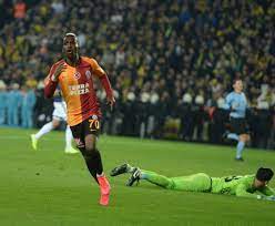 Fatih terim de pozisyonu tebessüm ile karşıladı. Galatasaray Beat Fenerbahce