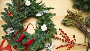 Gerade kinder erfreuen sich daran, selber etwas zu basteln. Adventskranz Basteln Von Einfach Bis Ausgefallen