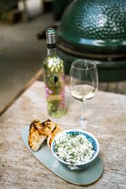 Whoever calls you at 7:30pm to attend a party scheduled at 8:00pm, generally doesn't do it for love. How To Throw A Last Minute Dinner Party M Loves M