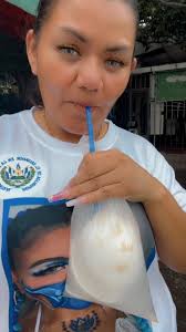 A Cora El Agua De Coco El Salvador