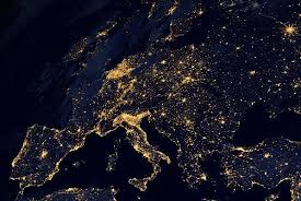 Les images de nuit mettent en évidence les zones très peuplées de la terre, comme les côtes est et ouest de l'amérique du nord, du japon vue nocturne de la vallée du nil : La Nuit Est Belle Eteignons Les Lumieres Pour Allumer Le Ciel Mairie De Lucinges 74