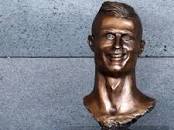 Ronaldo statue Sculptor Emanuel Santos takes another shot