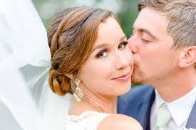 Caroline Windham's Instagram, Twitter & Facebook