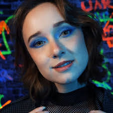 Amy Kay's Instagram, Twitter & Facebook