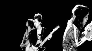 荒蕪中起舞- Ellen Loo: Song Lyrics, Music Videos & Concerts