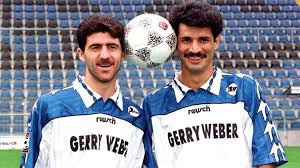 Sep 02, 2021 · ronaldo breaks ali daei's record! Mittelmassige Fussballer Der Bundesligahistorie Der Orient Erobert Ostwestfalen Zur Saison 1997 1998 Verpflichtet Arminia Bielefeld Mit Einem Doppelschlag Die Beiden Iranischen Nationalspieler Ali Daei Und Karim Bagheri Nach Starken Leistungen In Seiner