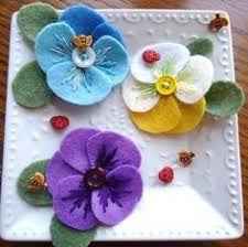 Yellow Felt Pansy Pin Golden Yellow Flower Pin By Lizabethdezigns Flori Handmade Mestesugărie Flori De Hartie