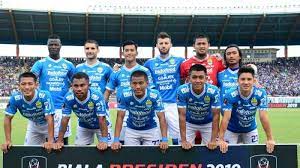 Dalam jumpa pers minggu (13/1/2019), manajemen persib merilis tim pelatih, pemain baru, pemain musim 2018 yang dipertahankan, dan pemain yang dilepas. Daftar Lengkap Skuat Persib Bandung Di Musim 2019 Ada Nama Pemain Asia Dan Fabiano Beltrame Tribun Kaltim