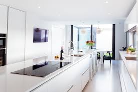Estos cuatro diseños de cocinas modernas presentan estilos diferentes pero fantásticos. Una Cocina Blanca De Ensueno En Boadilla La Pureza Del Estilo Cocinas Rio