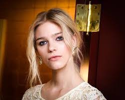 Dee Edmiston's Instagram, Twitter & Facebook