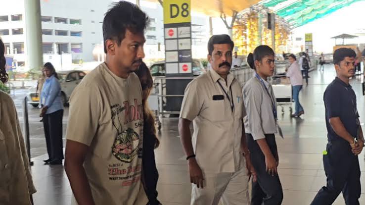 தேர்தல் முடிந்ததும் குடும்பத்தினருடன் துபாய் பறந்த உதயநிதி ஸ்டாலின்