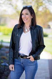 My New Favorite Sneakers How To Style Blue Shirt Outfits Shirt Outfit Women Everyday Casual Outfits