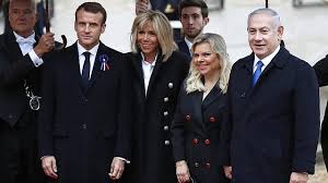 أثارت بريجيت ماكرون، زوجة رئيس فرنسا الجديد الجدل منذ أول ظهور لها. Ù„Ù‚Ø§Ø¡ Ø¯ÙˆÙ„ÙŠ ÙƒØ¨ÙŠØ± ÙÙŠ Ø¨Ø§Ø±ÙŠØ³ Ù„Ø¥Ø­ÙŠØ§Ø¡ Ø°ÙƒØ±Ù‰ Ø§Ù†ØªÙ‡Ø§Ø¡ Ø§Ù„Ø­Ø±Ø¨ Ø§Ù„Ø¹Ø§Ù„Ù…ÙŠØ© Ø§Ù„Ø£ÙˆÙ„Ù‰ ØªØ§ÙŠÙ…Ø² Ø£ÙˆÙ Ø¥Ø³Ø±Ø§Ø¦ÙŠÙ„
