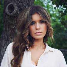 Sarah Baxley's Instagram, Twitter & Facebook