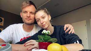 On 10 january 2013, bogi was announced as one of the thirty finalists for a dal 2013 with her hungarian language r&b song. Dallos Bogi Tiszta Anyja A Kozos Foton Jol Latszik A Hasonlosag Nlc