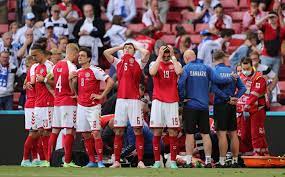 El jugador christian eriksen se desvanece en la cancha durante dinamarca vs finlandia, el partido fue suspendido. Vs6lyh Cmc3y M