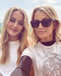 🇮🇹Girls vacay! 4 more sleeps till the #KJShow returns... 🥰