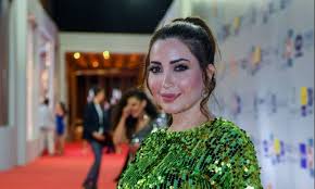 Nesreen tafesh is a syrian actress and singer of palestinian and algerian descent. Ù†Ø³Ø±ÙŠÙ† Ø·Ø§ÙØ´ ØªØ«ÙŠØ± Ø¬Ø¯Ù„Ø§ Ø¨Ø¸Ù‡ÙˆØ±Ù‡Ø§ Ø¯ÙˆÙ† Ø¨Ù†Ø·Ø§Ù„ ØµÙˆØ± Ø§Ù„Ù‚Ø¯Ø³ Ø§Ù„Ø¹Ø±Ø¨ÙŠ