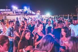 UN DANCE FLOOR FACE A LA MER - Avis de voyageurs sur La Siesta Beach Club,  Antibes - Tripadvisor