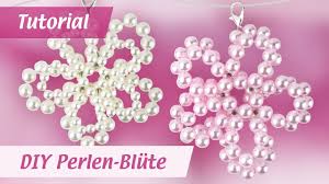 Sie sind aus draht und mit ein paar perlen schnell gemacht und leuchten so richtig bunt in der sonne….oder entscheidet ihr euch für ein herz, lässt sich der knick in der mitte ebenfalls am besten mit einer. Perlen Bluten Basteln Blumen Kirschbluten Youtube