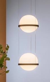 Vibia Palma Led Die Leuchte Bietet Die Moglichkeit Eine Pflanze In Die Aufhangung Zu Integrieren Um Leben In R Mit Bildern Deckenleuchte Wohnzimmer Led Deckenleuchte Led