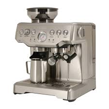 The barista express allows you to grind the beans right before extraction, and its interchangeable filters and a choice of automatic or manual operation ensure authentic café style results in no time at all. Breville Barista Express Bes870